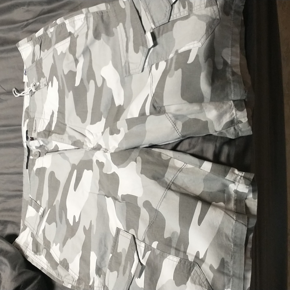 NWT Mens size 36 grey camo Plugg cargo shorts